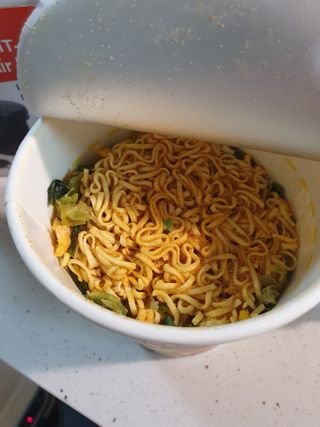 NISSIN 닛신 컵누들  4종 - 씨푸드오리지날, 씨푸드 스파이시, 씨푸드 커리, 씨푸드 XO소스 — 5점을 준 리뷰어가 2022년 5월 올린 사용 사진