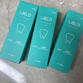 치과에서 쓰는 치약 _ 라벨제로 저불소 꼬마, 키즈, 유아, 베이비, 주니어 안전한 어린이치약 — 5점을 준 리뷰어가 2022년 12월 올린 사용 사진