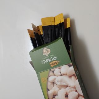 짜먹는 이지견과 짜먹는 이지아몬드, 짜먹는 이지허니피넛, 짜먹는 이지캐슈넛 각 10g X  10포 — 3점을 준 리뷰어가 2021년 1월 올린 사용 사진