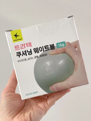[트라택] 홈 필라테스 SET [미니짐볼+웨이트볼(0.5kg&1kg+요가블럭] — 5점을 준 리뷰어가 2022년 7월 올린 사용 사진