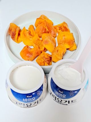 매일바이오 그릭요거트 오리지널 플레인 4개, 로스터리 커피믹스 4개 — 5점을 준 리뷰어가 2021년 12월 올린 사용 사진