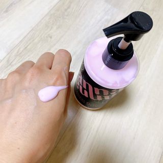 난나 살몬 스파이더 검버섯 미백 톤업 화이트닝 연어 앰플 크림 300ml 대용량 — 5점을 준 리뷰어가 2022년 8월 올린 사용 사진