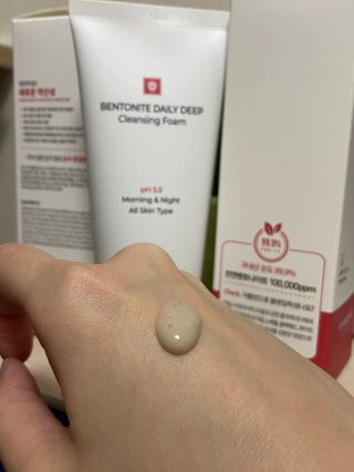 바디셀런스 벤토나이트 데일리 약산성 딥클렌징폼 120ml — 4.5점을 준 리뷰어가 2021년 12월 올린 사용 사진