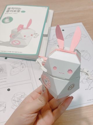 움직이는 종이로봇 - 로빗 로얄버전 움직이는 종이 로봇 - 로빗 — 5점을 준 리뷰어가 2021년 1월 올린 사용 사진