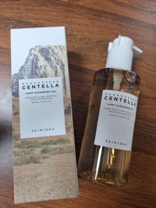 스킨1004 [SKIN1004] 마다가스카르 센텔라 라이트 클렌징 오일 200ml — 5점을 준 리뷰어가 2024년 7월 올린 사용 사진