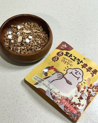스낵스 와그작후루룩 3종_카카오2봉+아몬드2봉+딸기2봉 (총 6봉) — 5점을 준 리뷰어가 2024년 2월 올린 사용 사진