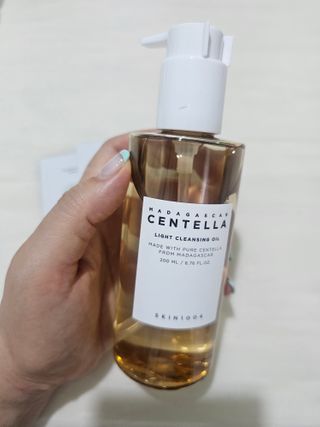스킨1004 [SKIN1004] 마다가스카르 센텔라 라이트 클렌징 오일 200ml — 5점을 준 리뷰어가 2024년 7월 올린 사용 사진