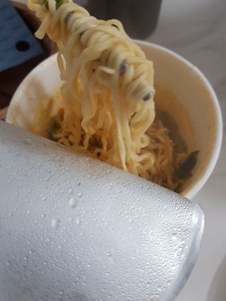 NISSIN 닛신 컵누들  4종 - 씨푸드오리지날, 씨푸드 스파이시, 씨푸드 커리, 씨푸드 XO소스 — 5점을 준 리뷰어가 2022년 11월 올린 사용 사진