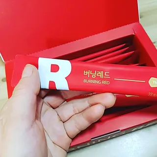 디오르 버닝레드 — 5점을 준 리뷰어가 2022년 2월 올린 사용 사진