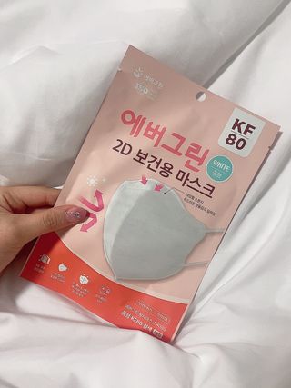 [에버그린] 2D 새부리형 KF80 중형 화이트 25매 — 5점을 준 리뷰어가 2021년 8월 올린 사용 사진