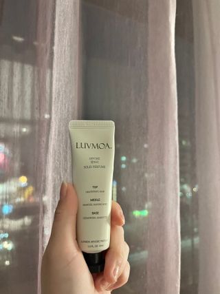러브모아 향수 고체향수 승무원 고체향수 바르는 향수 니치향수 도손 우드세이지 앤 씨솔트 — 5점을 준 리뷰어가 2023년 1월 올린 사용 사진