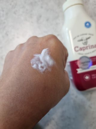 카프리나 프레쉬 산양밀크 모이스춰라이징 바디로션 350ml(오리지널향) — 4점을 준 리뷰어가 2022년 12월 올린 사용 사진