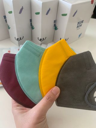 [블루 본 아이노우] 유아용 컬러마스크 40 PCS SET 2중 택 1 — 5점을 준 리뷰어가 2021년 5월 올린 사용 사진