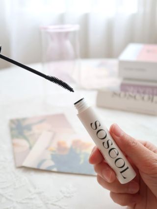 더소설 소설 블랙아이래쉬 세럼 10g(SOSEOL BLACK EYELASH SERUM 10g) — 5점을 준 리뷰어가 2024년 3월 올린 사용 사진