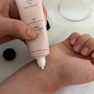 러브모아 향수 고체향수 승무원 고체향수 바르는 향수 니치향수 도손 우드세이지 앤 씨솔트 — 5점을 준 리뷰어가 2022년 12월 올린 사용 사진