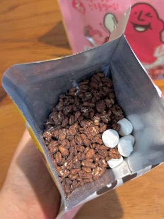 스낵스 와그작후루룩 3종_카카오2봉+아몬드2봉+딸기2봉 (총 6봉) — 5점을 준 리뷰어가 2024년 2월 올린 사용 사진