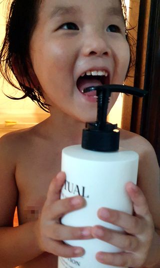 레츄얼 더 센트 바디로션 시크릿 파라다이스(500ml) — 5점을 준 리뷰어가 2022년 7월 올린 사용 사진