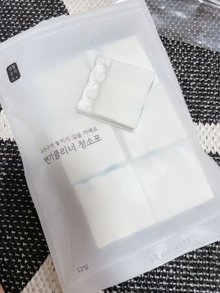 [생활공작소] 변기크리너 스틱 + 리필 12개 세트 — 5점을 준 리뷰어가 2021년 3월 올린 사용 사진