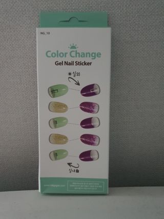 [네일가게] 햇빛에 닿으면 색이 변하는 신기한 햇살 반전 네일스티커 — 5점을 준 리뷰어가 2021년 8월 올린 사용 사진