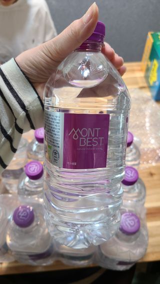 몽베스트 MONTBEST 1L 12입 — 5점을 준 리뷰어가 2022년 4월 올린 사용 사진