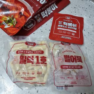 빨간키트 떡볶이 밀키트 2~3인분 매운맛 국물 떡볶이 만들기 쉬운 황금 레시피 분말 소스로 간편한 요리 — 5점을 준 리뷰어가 2021년 10월 올린 사용 사진