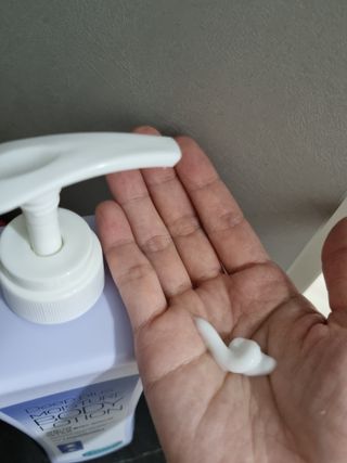[과일나라] 바세린 모이스처 바디로션 1000ml 2종 — 5점을 준 리뷰어가 2021년 10월 올린 사용 사진