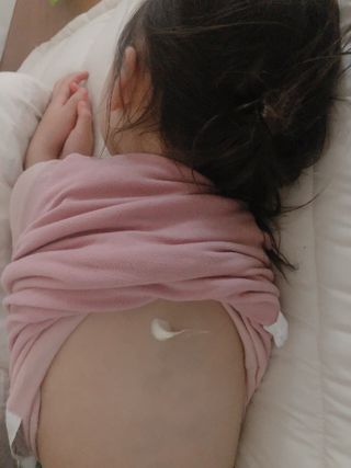 mom e 맘이 내추럴 베이비 케어 크림+바디오일 — 5점을 준 리뷰어가 2021년 1월 올린 사용 사진