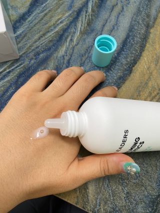 리더스코스메틱 리더스 카밍 바이오틱스 에센스 워터 — 5점을 준 리뷰어가 2021년 8월 올린 사용 사진