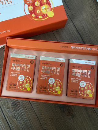 서울약사신협_내몸애발란스멀티비타민앤미네랄파워업_800mg x 90정 — 5점을 준 리뷰어가 2021년 8월 올린 사용 사진