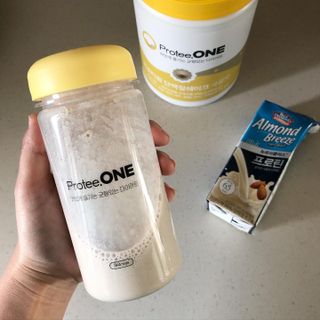 프로티원 단백질쉐이크 곡물맛 2주분 1통+보틀 — 5점을 준 리뷰어가 2021년 3월 올린 사용 사진