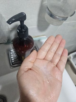 하이브리온 [쿠팡 구매평] 닥터초이스 시카엑소좀 판테놀 아미노산 탈모기능성 두피케어 모근강화 샴푸, 300ml, 1개 — 5점을 준 리뷰어가 2025년 3월 올린 사용 사진