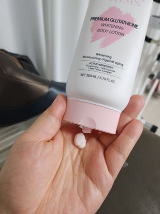 위시스 프리미엄 글루타치온  화이트닝 바디로션 — 5점을 준 리뷰어가 2023년 1월 올린 사용 사진