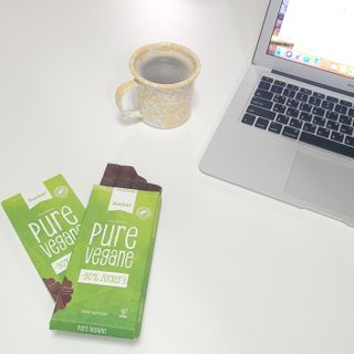당류2g 자일리톨로 단맛을낸 슈카 퓨어비건 무설탕초콜릿 Xucker vegan 2개입 — 5점을 준 리뷰어가 2021년 4월 올린 사용 사진