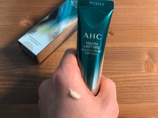 [NEW 탄력유턴 아이크림] AHC 유스 래스팅 리얼 아이크림 포 페이스 — 5점을 준 리뷰어가 2021년 3월 올린 사용 사진