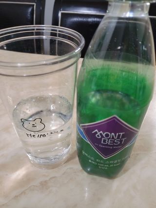 몽베스트 Montbest with Sparkling water Plain 20병 — 5점을 준 리뷰어가 2022년 11월 올린 사용 사진