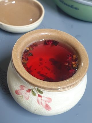 마시다 매혹적인 붉은 빛이 입안 가득히, 비트루트차 — 5점을 준 리뷰어가 2021년 5월 올린 사용 사진