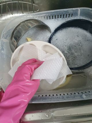 부직포나라 중금속유해물질ZERO 뜯어쓰는 주방 일회용수세미 60매 2매 — 5점을 준 리뷰어가 2022년 12월 올린 사용 사진