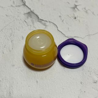 틱톡 [후르디아] 튼입술해결템 올리브영 블루베리 하이드레이팅 허니 립밤 — 5점을 준 리뷰어가 2023년 12월 올린 사용 사진