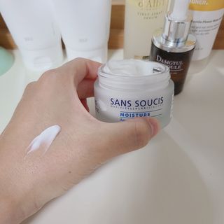 산수시 아쿠아 베네핏 24h 수부지 물광 속건조 수분크림 50ml — 5점을 준 리뷰어가 2021년 6월 올린 사용 사진