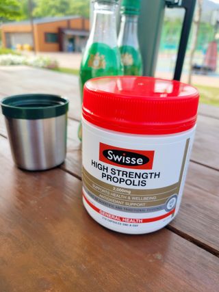 Swisse 스위스 고함량 프로폴리스 2,000mg 210정 — 5점을 준 리뷰어가 2021년 5월 올린 사용 사진