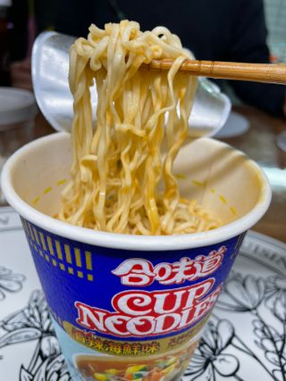 NISSIN 닛신 컵누들  4종 - 씨푸드오리지날, 씨푸드 스파이시, 씨푸드 커리, 씨푸드 XO소스 — 5점을 준 리뷰어가 2023년 1월 올린 사용 사진