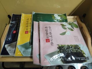 [해림맛김] 들기름에 구운 바삭바삭 김 4종 세트 + 1종 랜덤발송 총5개입 — 5점을 준 리뷰어가 2021년 2월 올린 사용 사진