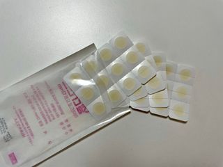 올리브영 엘라밴드 하이드로 도트 스팟패치 12mm, 티트리 — 5점을 준 리뷰어가 2022년 10월 올린 사용 사진