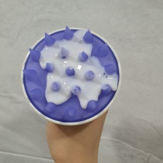 유메이 웰니스 샴푸 + 유메이 스칼프 브러쉬 — 5점을 준 리뷰어가 2022년 1월 올린 사용 사진