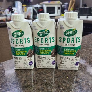 셀렉스스포츠 셀렉스 스포츠 웨이 프로틴 초콜릿 _ 330ml x 12팩 — 5점을 준 리뷰어가 2021년 3월 올린 사용 사진