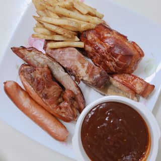 [테이스티나인] [레디잇x부루마불] 부어스트 바베큐 플래터 1000g — 5점을 준 리뷰어가 2022년 4월 올린 사용 사진