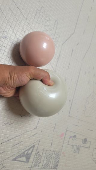 트라택 쿠셔닝 웨이트볼 0.5kg + 1kg SET — 5점을 준 리뷰어가 2022년 6월 올린 사용 사진