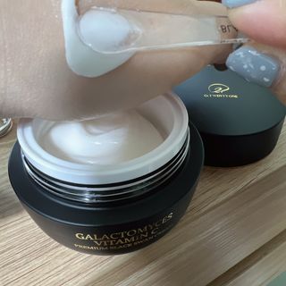 오투에니원 갈락토미세스 비타민 C 프리미엄 블랙스완 크림 50g — 5점을 준 리뷰어가 2022년 12월 올린 사용 사진