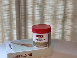 Swisse 스위스 고함량 프로폴리스 2,000mg 210정 — 4점을 준 리뷰어가 2021년 11월 올린 사용 사진