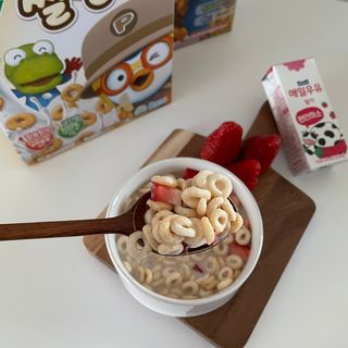 씨알푸드 뽀로로 시리얼 3종 — 5점을 준 리뷰어가 2022년 2월 올린 사용 사진